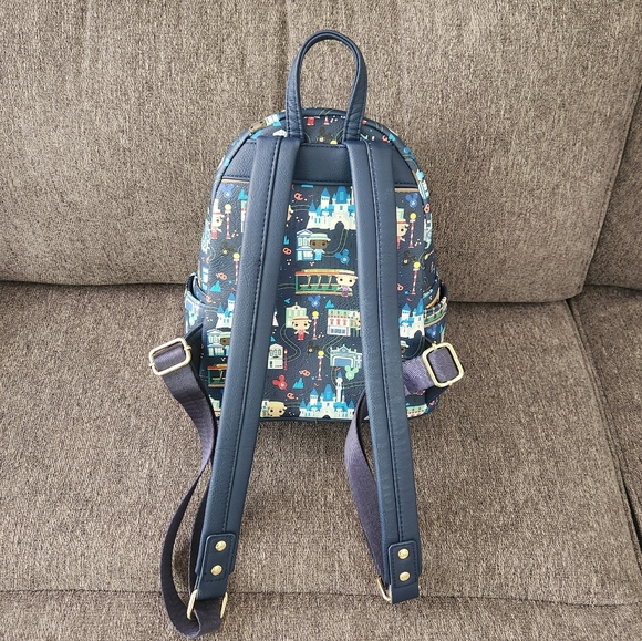 Dapper Dan Disney Park Lounge Fly Sold Out - Picture 5 of 7